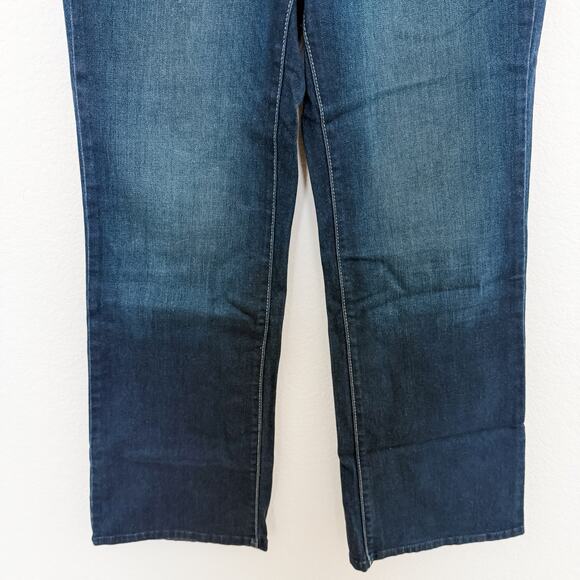 Levi's Perfectly Slimming 215 Bootcut Dark Wash Jeans Womens Size 10 - Picture 3 of 8